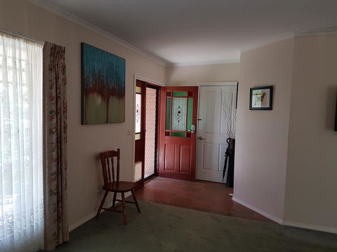 Cobram Cottage - Lismore Accommodation 2