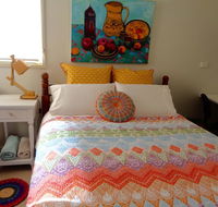 Colourful creative Artist house Glen Waverley - Lismore Accommodation