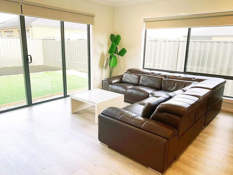 Comfortable 4BR 2Bath House Tarneit Melbourne - Lismore Accommodation 1
