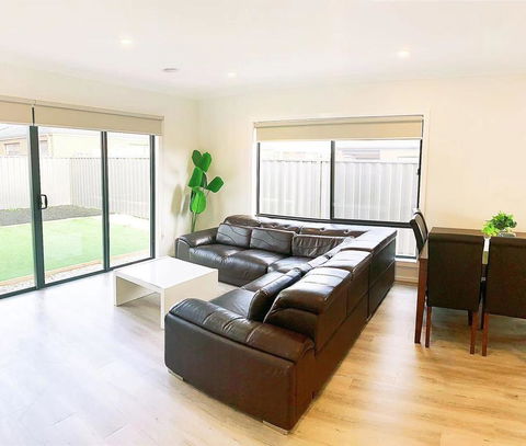 Comfortable 4BR 2Bath House Tarneit Melbourne - Lismore Accommodation 3