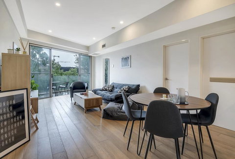 Convenient Apartment - 1 Min Walk To Train - Lismore Accommodation 3