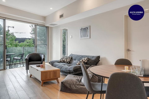 Convenient Apartment - 1 Min Walk To Train - Lismore Accommodation 2