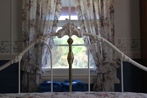 Coonawarra's Pyrus Cottage - Lismore Accommodation 2