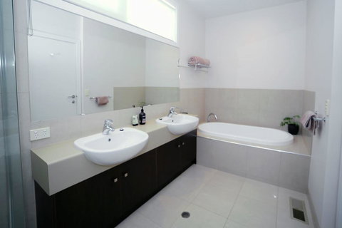 Coral Cove - Lismore Accommodation 2