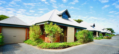 Cowrie Chalet - Lismore Accommodation 0