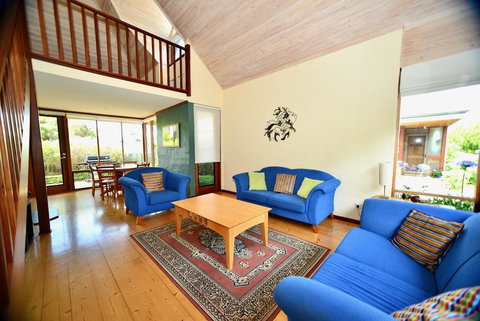 Cowrie Chalet - Lismore Accommodation 2