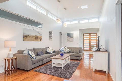 Currawong Close - Heated Pool, Home Theatre, WiFi, 4 Bdrm, Pool Table - Lismore Accommodation 1