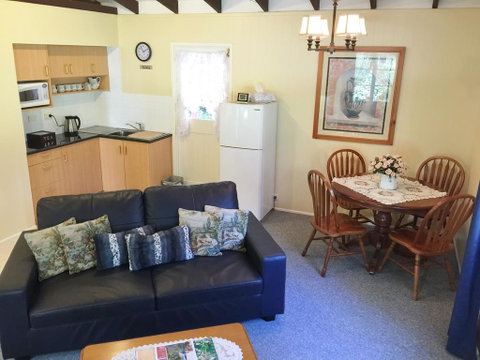Curtis Cottage - Lismore Accommodation 3