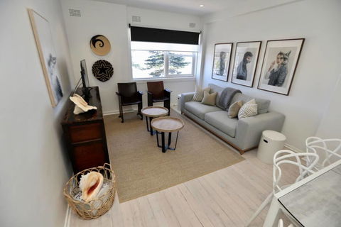 D'Luxe Designer Den Bondi-Ocean View Apartment - Lismore Accommodation 3