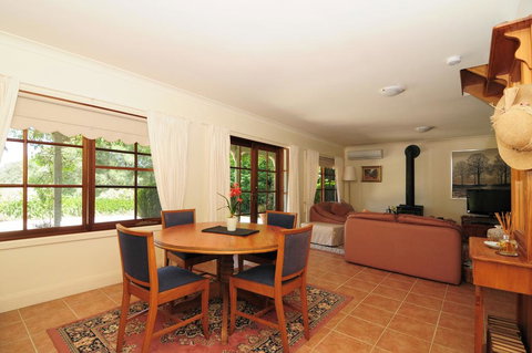 Daisy Cottage - Lismore Accommodation 3