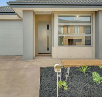 Daisy Villa - close to Mel Airport  Hume Highway -Comfort - Lismore Accommodation