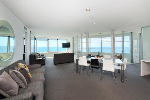 Deluxe Private Apartment In Surfers Paradise - Lismore Accommodation 3