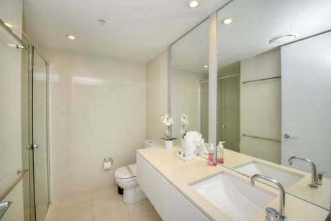 Deluxe Private Apartment In Surfers Paradise - Lismore Accommodation 2