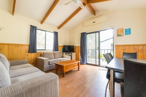 Deniliquin Riverside Caravan Park - Lismore Accommodation 0