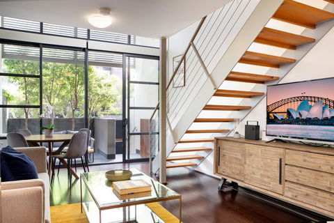 Elegant Loft Perfect For Inner City Explorers - Lismore Accommodation 0