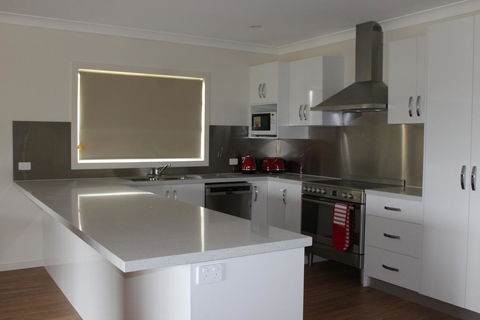 Elm Cottage - Lismore Accommodation 0