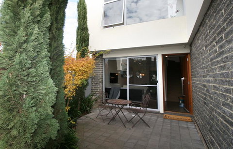 EROS City Fringe - Wifi, Wine, Netflix, Pets OK And Park Views! - Lismore Accommodation 3