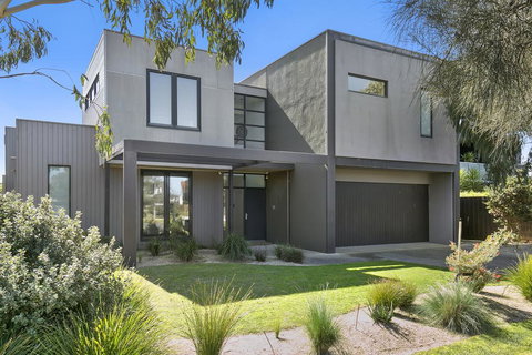 Fabulous Home - Families Only - Lismore Accommodation 1