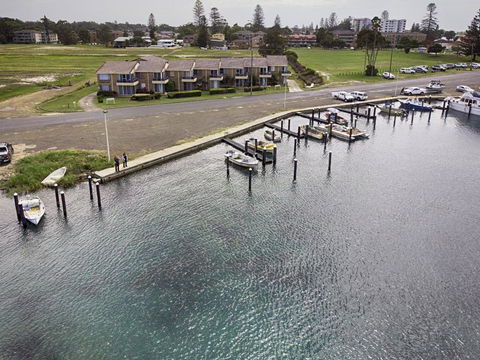 Fairholme 5, Opposite Lake - Lismore Accommodation 1