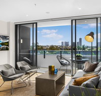 Family Unit with Parking Balcony Pool near Beach - Lismore Accommodation
