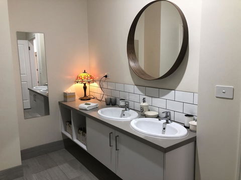 Farmers Arms Heritage Cottage - Lismore Accommodation 2