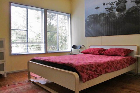 Finisterre Beach House - Lismore Accommodation 2