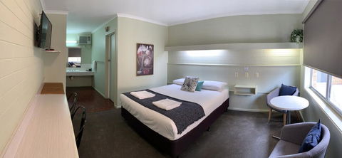 Finley Country Club Hotel Motel - Lismore Accommodation 3