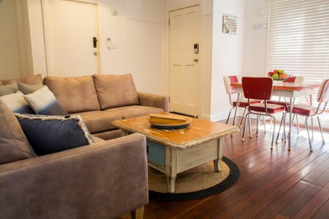 Frankie's Beach House - Lismore Accommodation 1