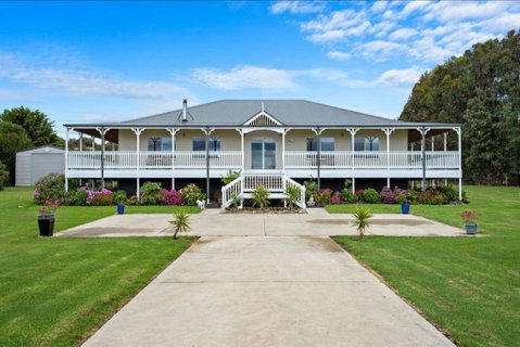 GALBRAITH BEACH STUDIO 2 - Lismore Accommodation 1