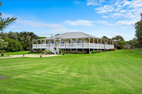 GALBRAITH BEACH STUDIO 2 - Lismore Accommodation 3