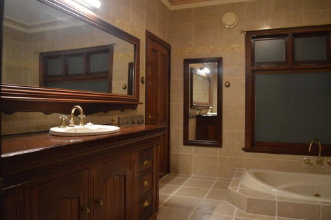 Gargoyle Lodge - Lismore Accommodation 2