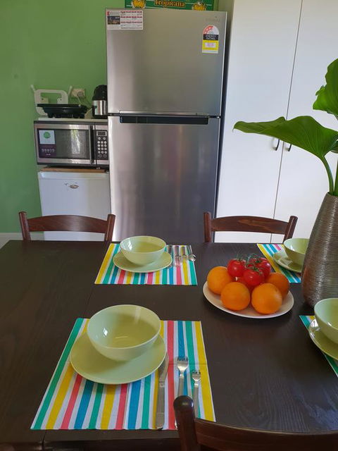 GIRLS ONLY. Large Bedroom With KING Bed, Close To Everything - Lismore Accommodation 3