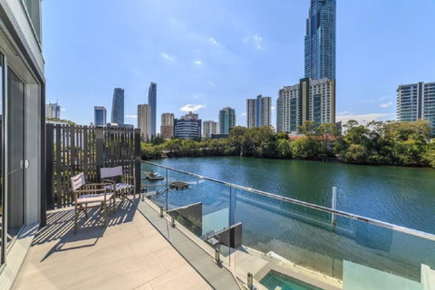 Gold Coast Private Homes - Waterfront Villas, Paradise Island - Lismore Accommodation 0