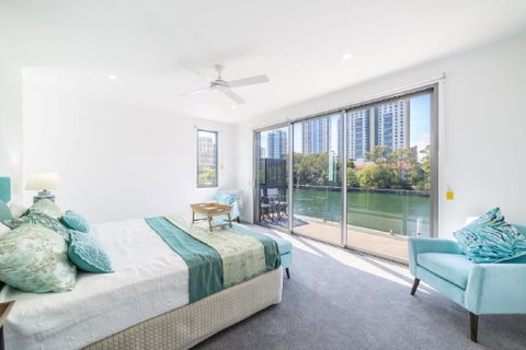 Gold Coast Private Homes - Waterfront Villas, Paradise Island - Lismore Accommodation 2