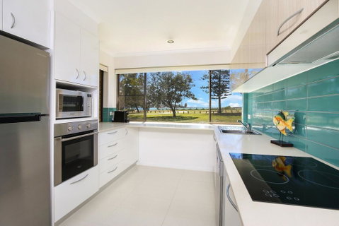 Golden Shores Unit 1, 21 Landsborough Parade - Lismore Accommodation 0
