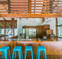 Golden Sunbird - Lismore Accommodation