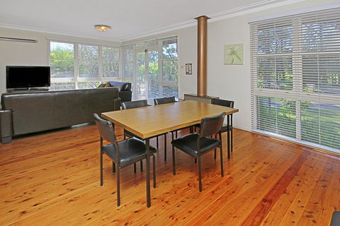 GOLF 39 MOLLYMOOK BEACH - Lismore Accommodation 1