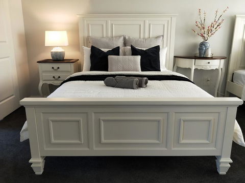 Hamptons Waterfront Getaway - Lismore Accommodation 3