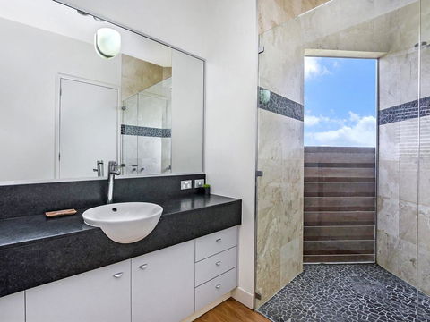HEARN'S BEACH HOUSE - Lismore Accommodation 3