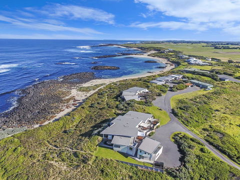 HEARN'S BEACHSIDE VILLA 3 - Lismore Accommodation 1