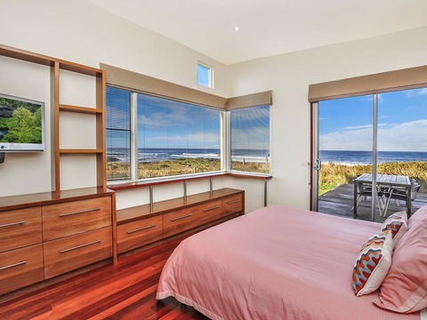 HEARN'S BEACHSIDE VILLA 9 - Lismore Accommodation 3