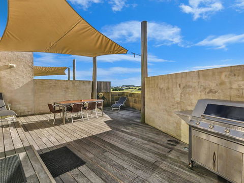 HEARN'S BEACHSIDE VILLA 9 - Lismore Accommodation 1