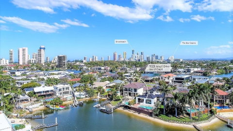 Holidays House Almafi Drive Surfers Paradise - Lismore Accommodation 3