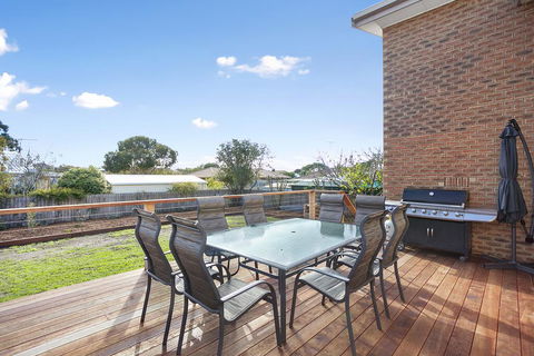 Holyhead Whites Beach 11 - Lismore Accommodation 3