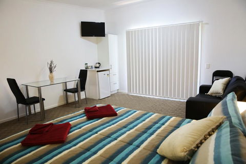 Honeybee - Country Accommodation - Lismore Accommodation 0