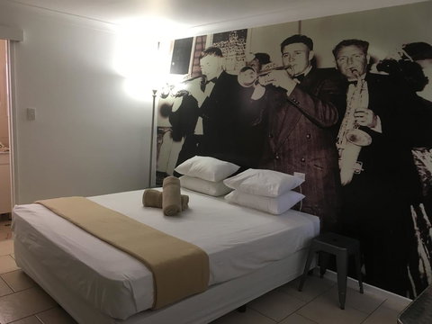 Hotel Corones - Lismore Accommodation 1