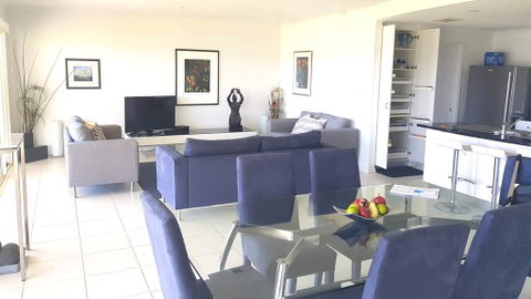 Island Waterfront Getaway - WiFi - Lismore Accommodation 1