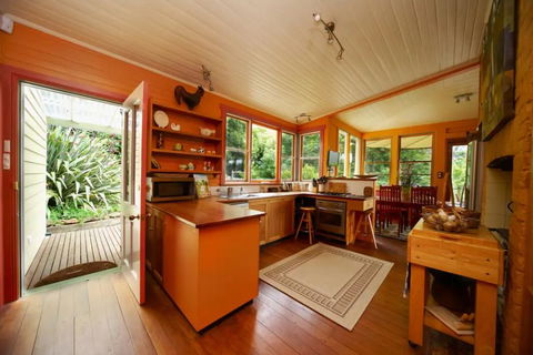 JILLS RETREAT LEURA/KATOOMBA - Lismore Accommodation 2