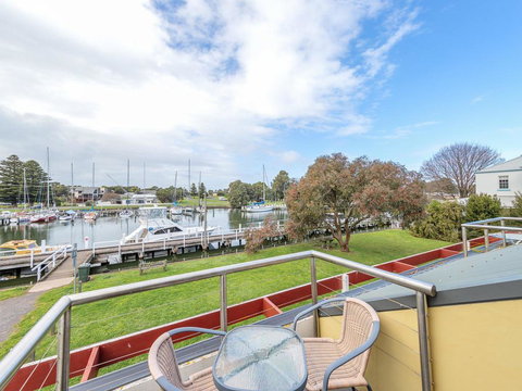 JOHANSSON'S PERCH No. 1 - Lismore Accommodation 3