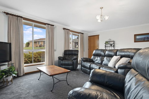 Josie Villa - Beautiful West Burnie: Long Or Short Term - Lismore Accommodation 2